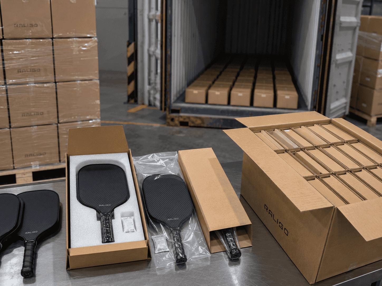 Ocean freight packaging for carbon fiber pickleball paddles with PE bags, desiccant, foam inserts, master cartons, and floor-level container loading